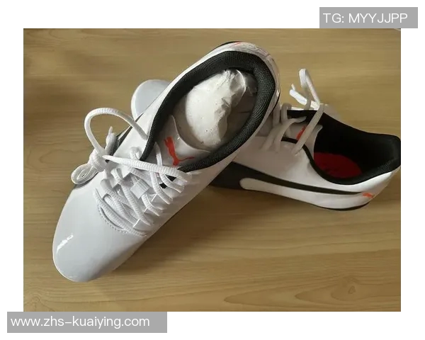 探索足球鞋实体店的魅力与选择让你在球场上尽显风采 探索足球鞋实体店的魅力与选择让你在球场上尽显风采